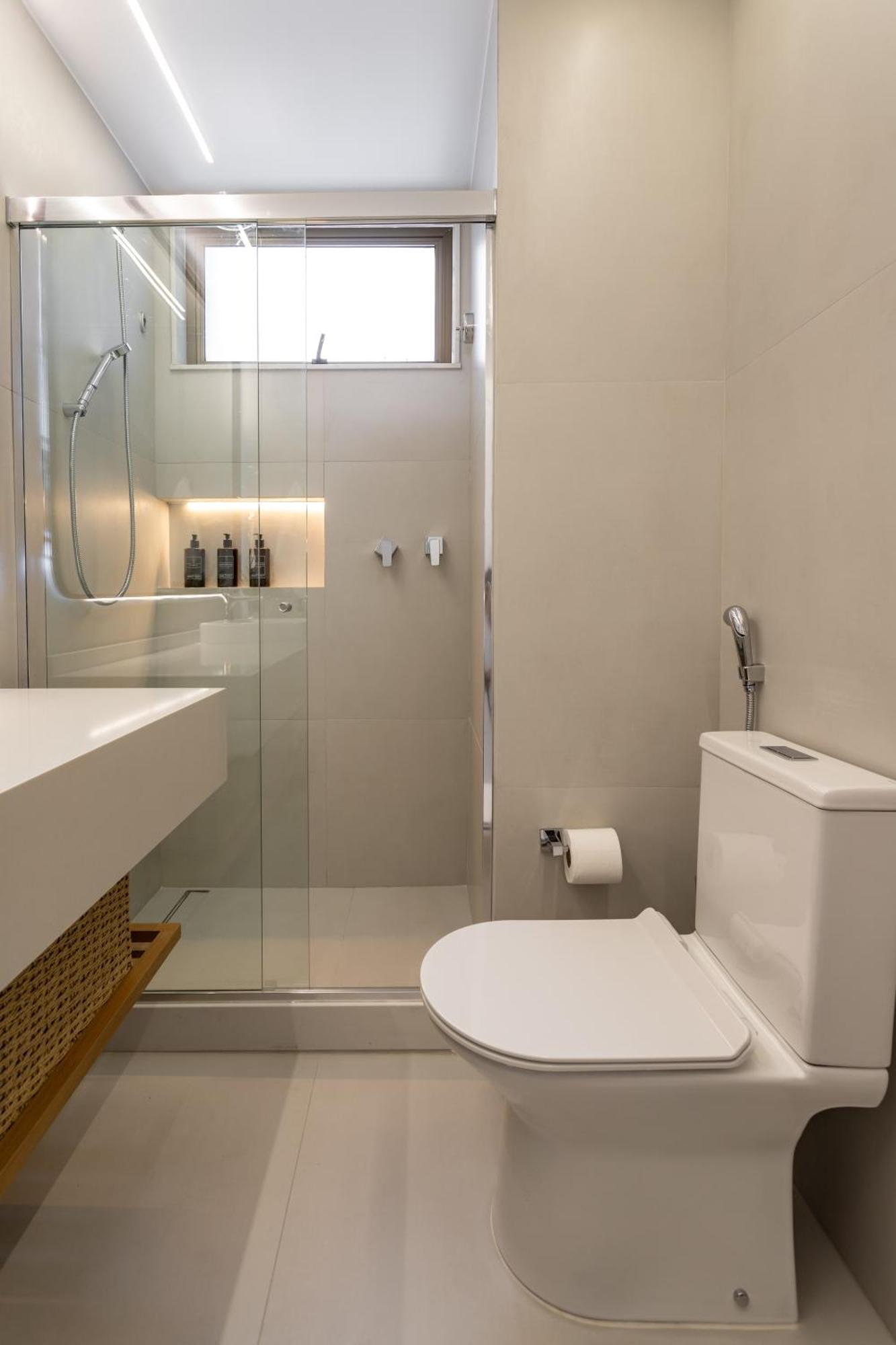 Copacabana Paradise, Ocean View, Balcony & 2 Baths *