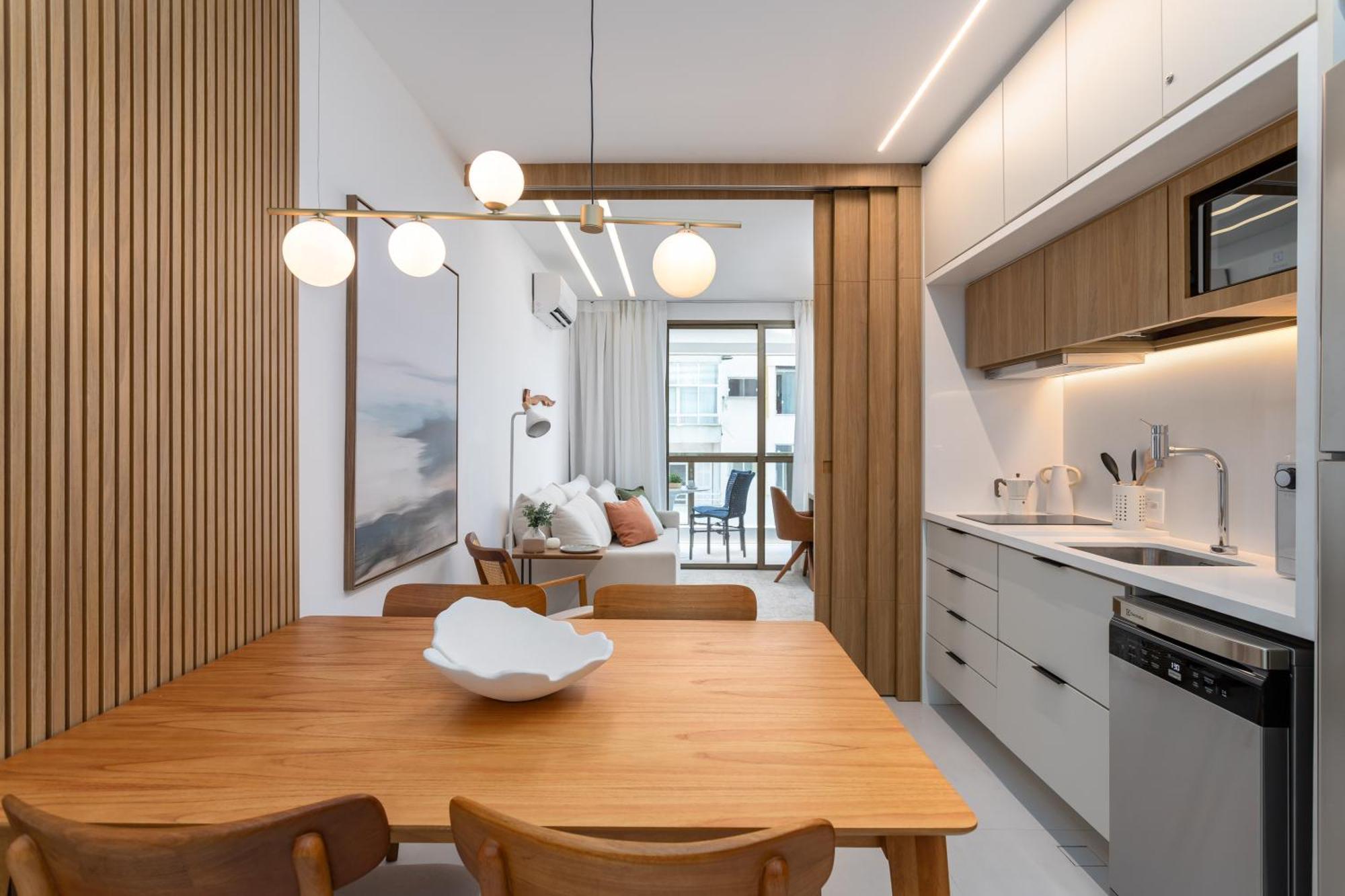 Copacabana Paradise, Ocean View, Balcony & 2 Baths